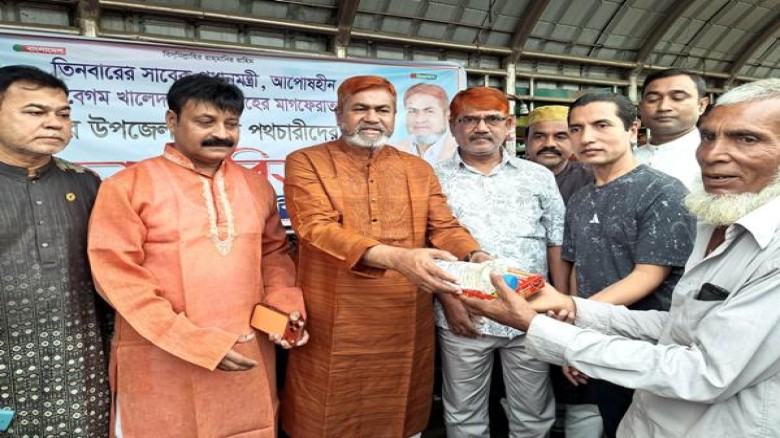 খালেদা জিয়ার আত্মার মাগফেরাত কামনায় বিএনপির ইফতার সামগ্রী বি